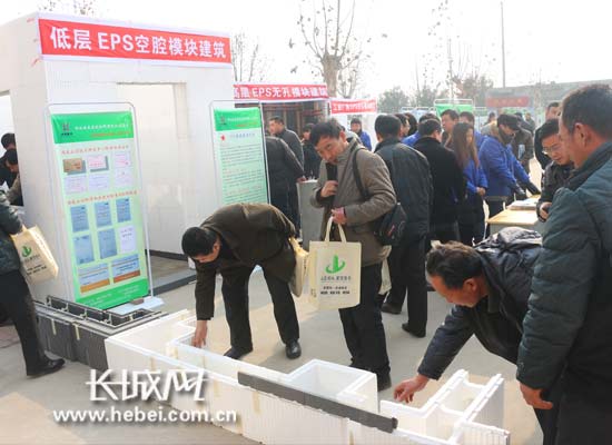 河北新型墙体材材下乡千里行活动(冀南片区)媒体通气会。长城网 张建国 摄